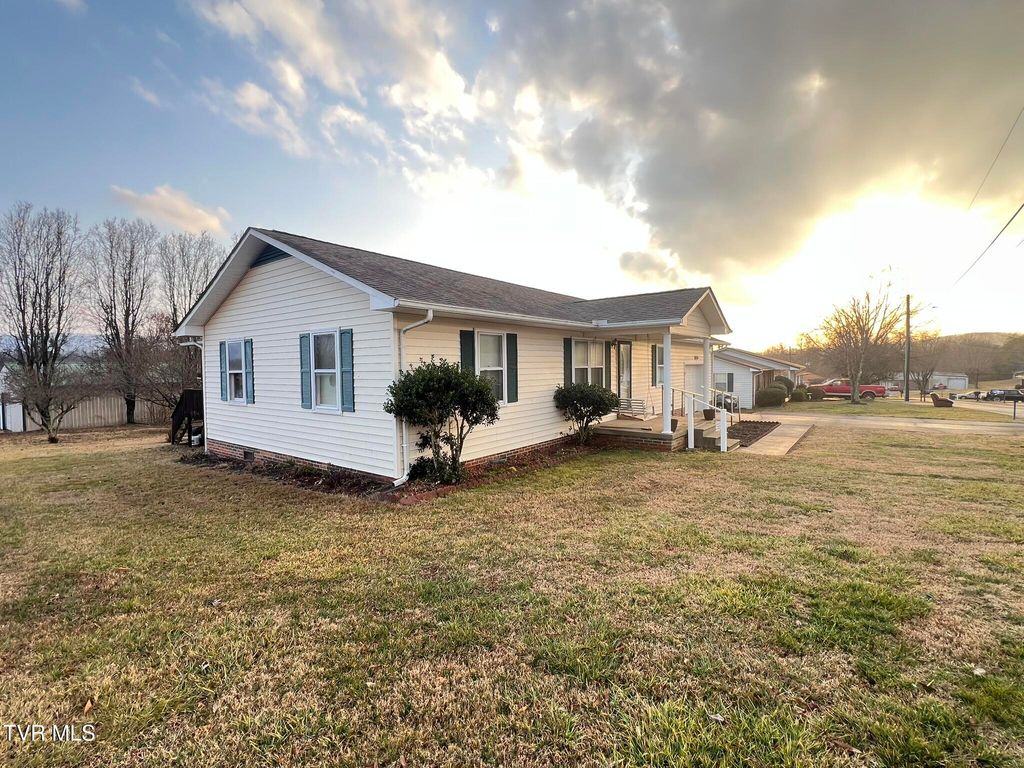 Photo of 207 Crest Drive, Mount Carmel, TN 37645 (MLS # 9991452)