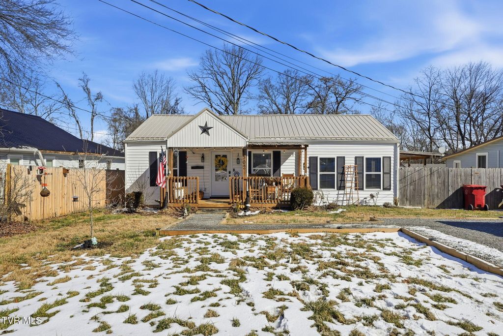 Photo of 502 Duke Street, Johnson City, TN 37601 (MLS # 9990972)