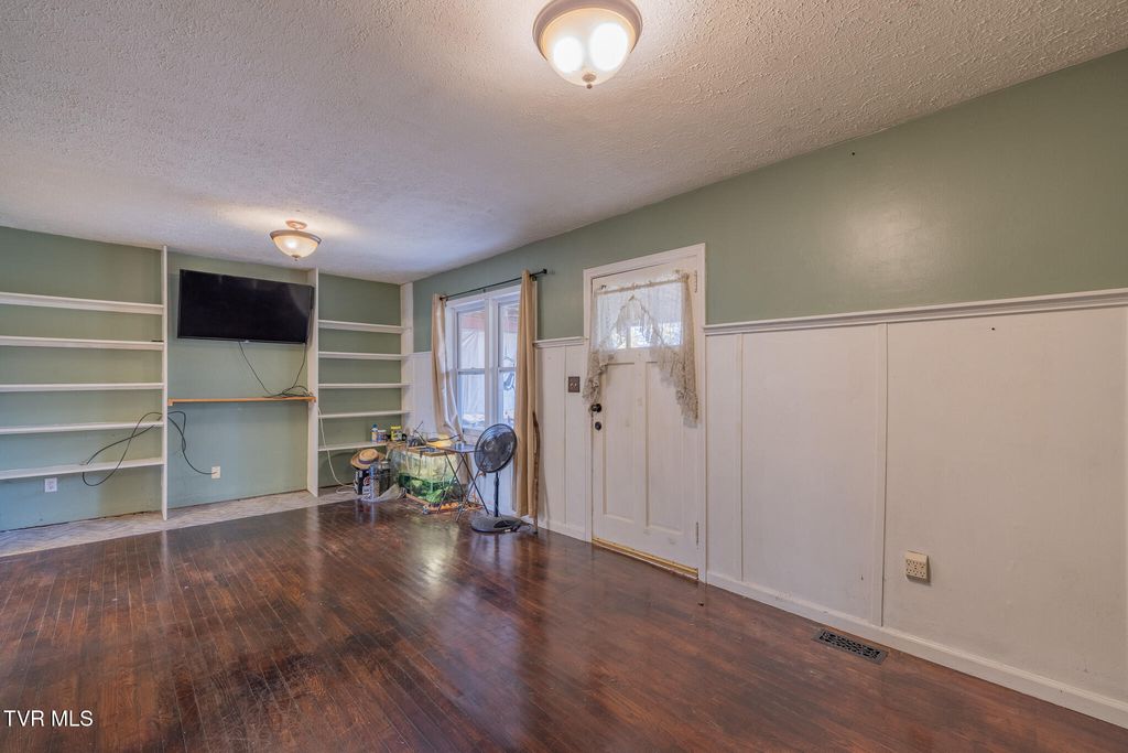 Photo of 1748 Idle Hour Road, Kingsport, TN 37660 (MLS # 9988229)