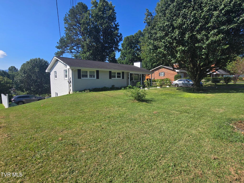 Photo of 503 Longview Drive, Johnson City, TN 37604 (MLS # 10000379)