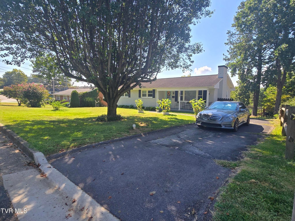 Photo of 503 Longview Drive, Johnson City, TN 37604 (MLS # 10000379)