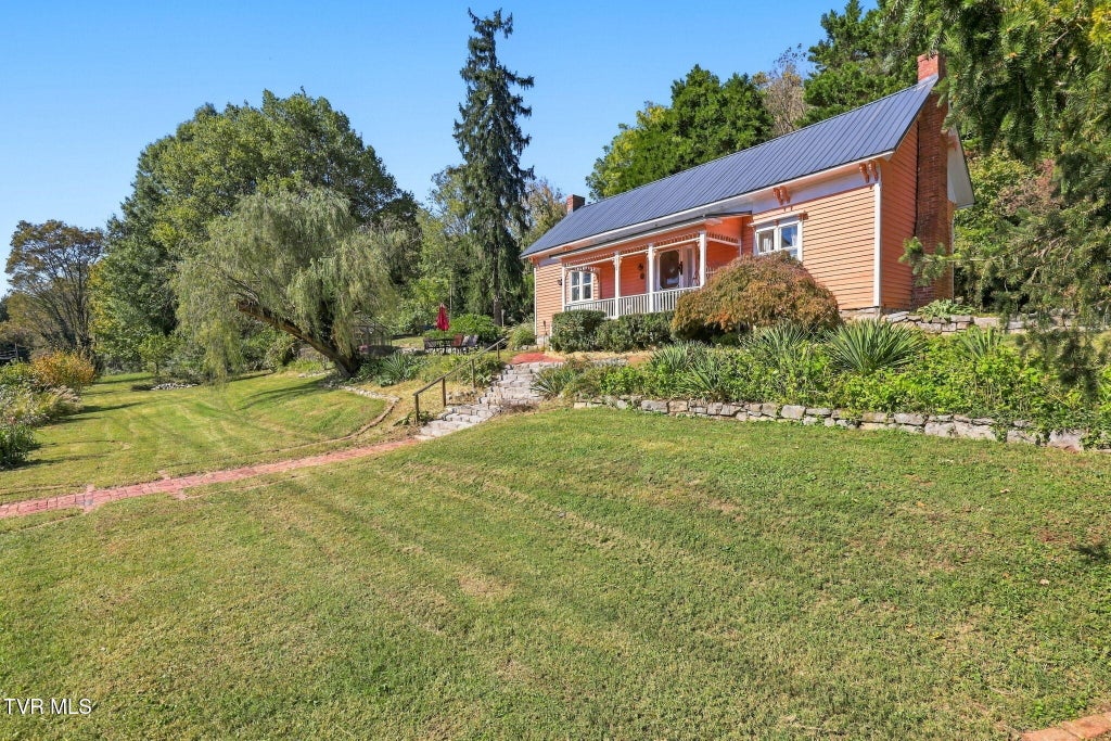 Photo of 2305 Netherland Inn Road, Kingsport, TN 37660 (MLS # 10002272)