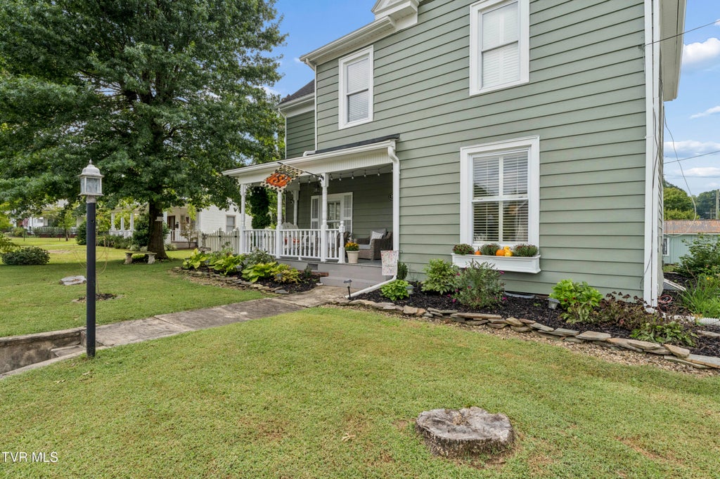 Photo of 404 Love Street, Erwin, TN 37650 (MLS # 10000898)