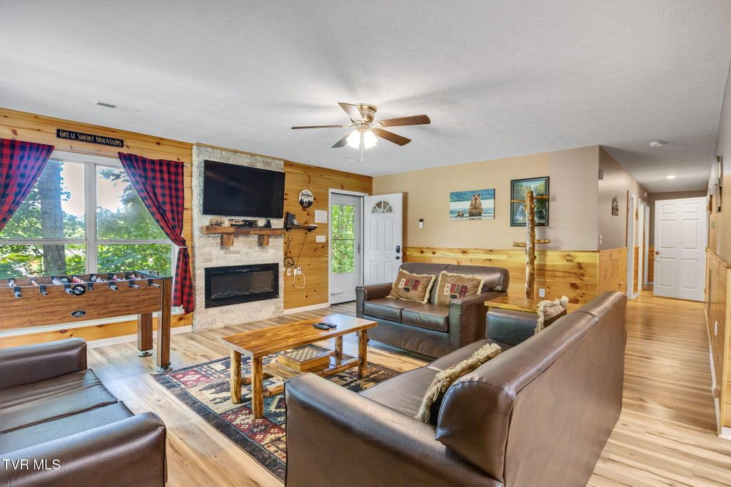 Photo of 1430 Am King Way, Sevierville, TN 37876 (MLS # 9983465)