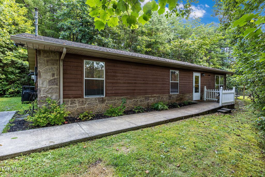 Photo of 1430 Am King Way, Sevierville, TN 37876 (MLS # 9983465)