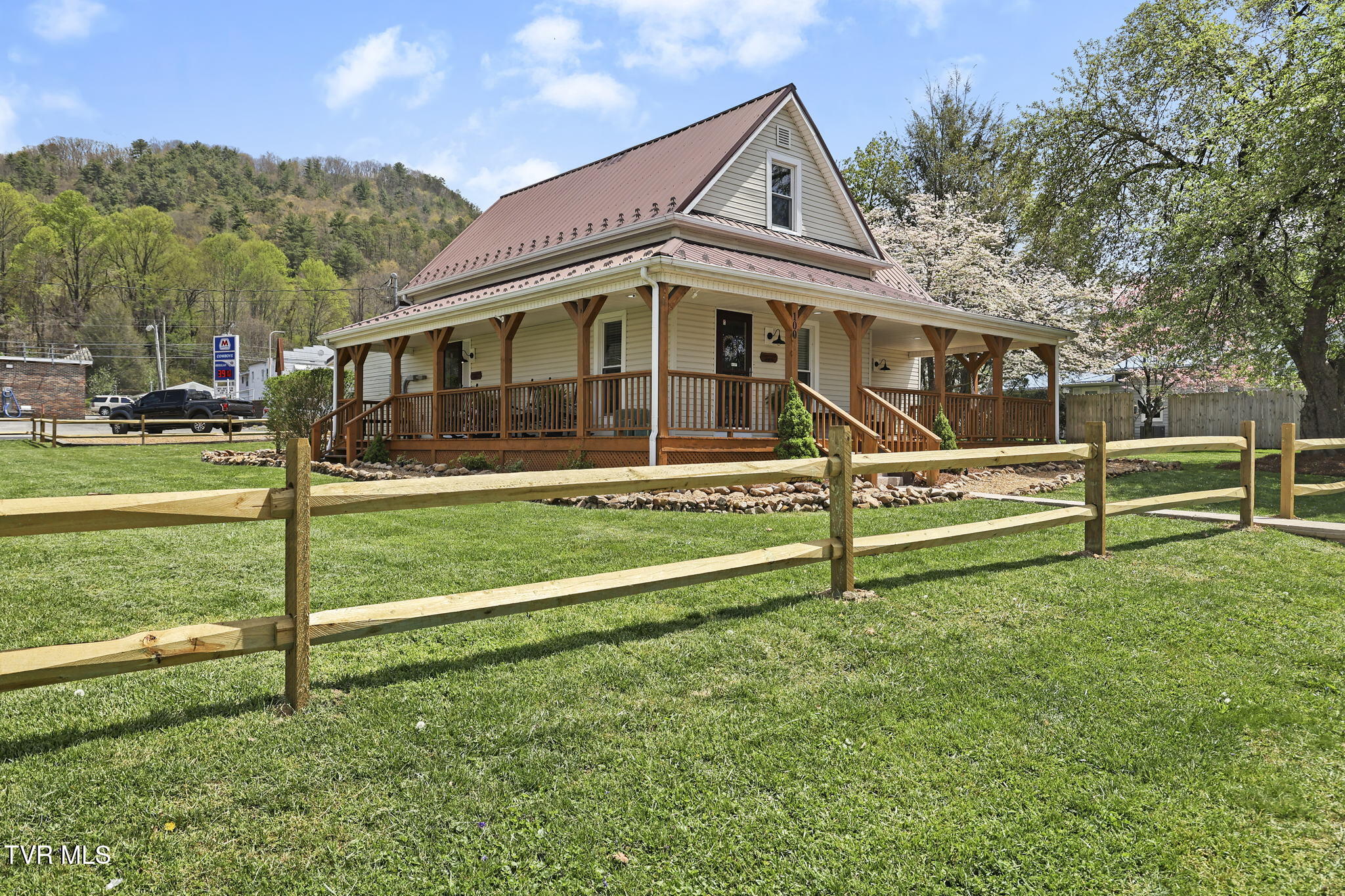 100 Railroad Avenue, Damascus, Virginia image 7