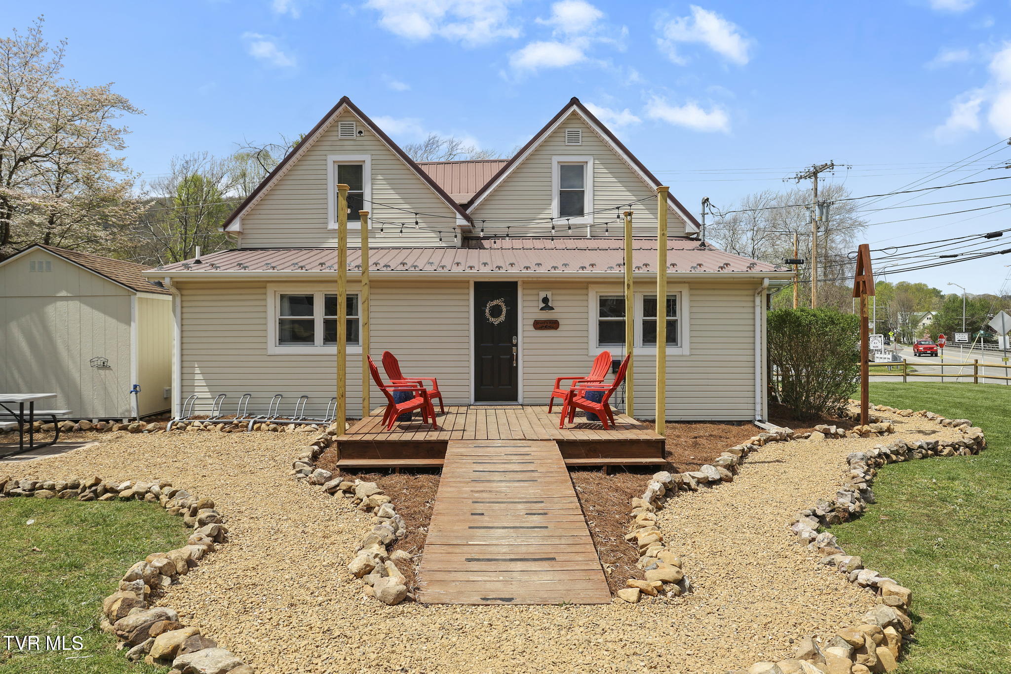 100 Railroad Avenue, Damascus, Virginia image 2