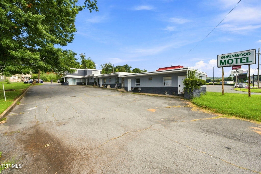 Photo of 1778 Fort Henry Drive, Kingsport, TN 37664 (MLS # 10002567)