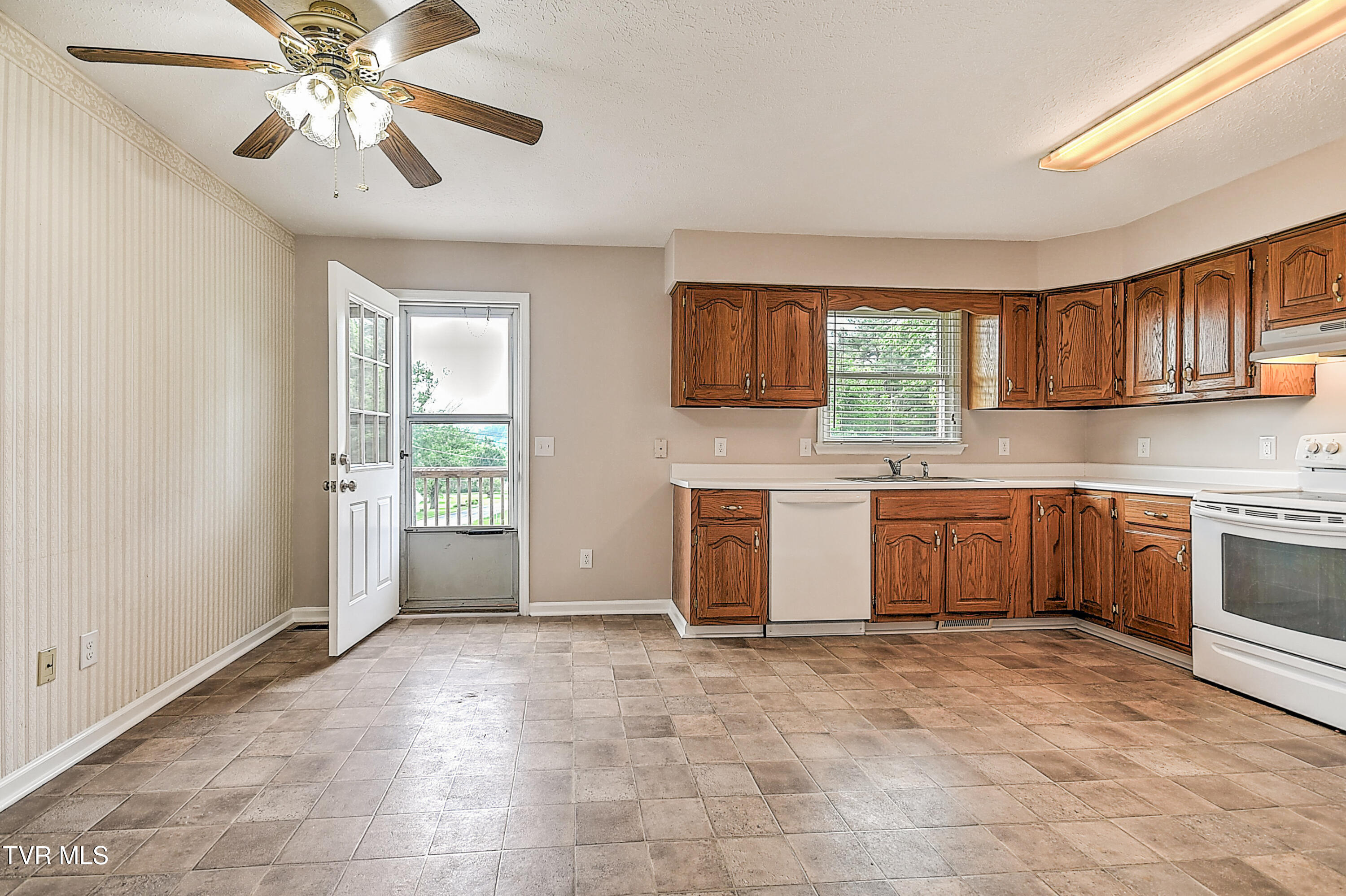 5524  A Carters Valley Road, Mount Carmel, Tennessee image 9