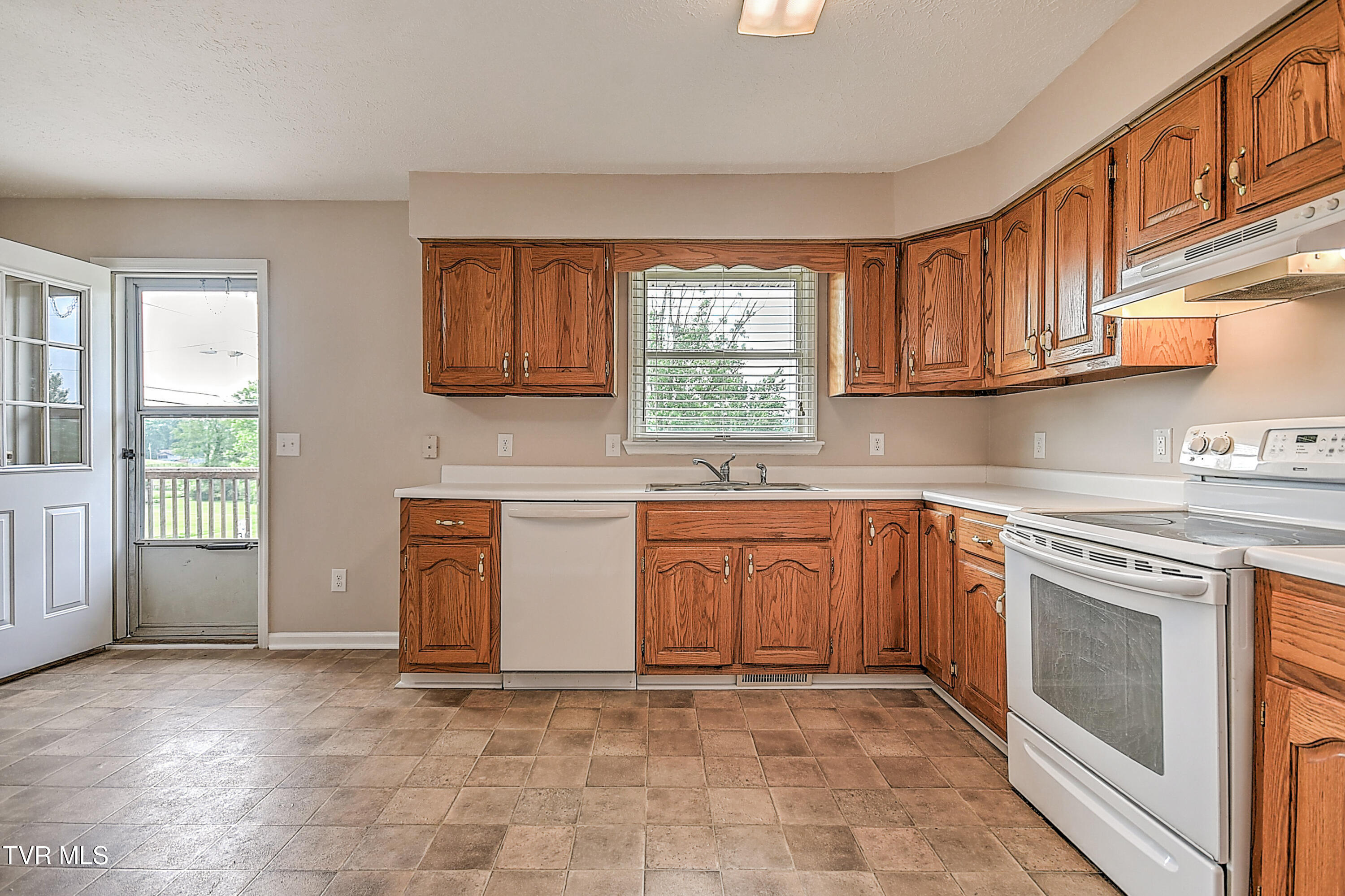 5524  A Carters Valley Road, Mount Carmel, Tennessee image 12