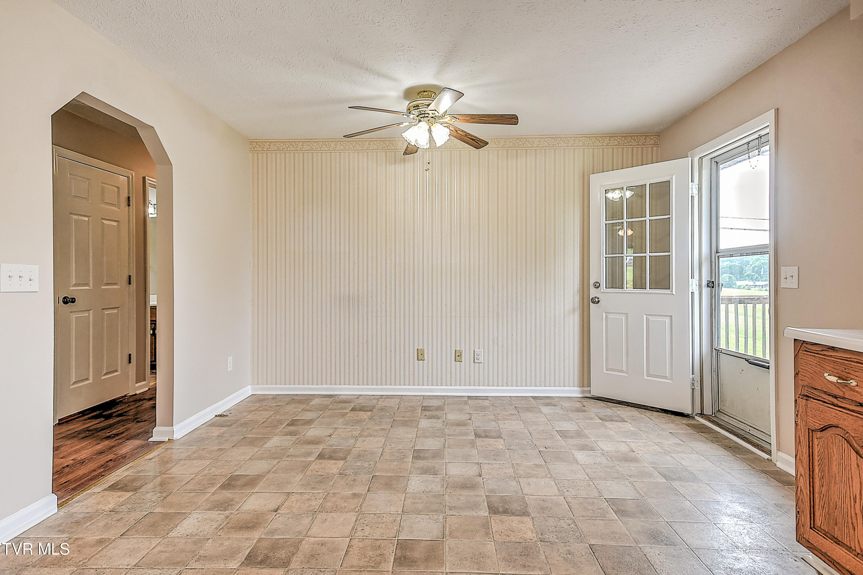 5524  A Carters Valley Road, Mount Carmel, Tennessee image 13