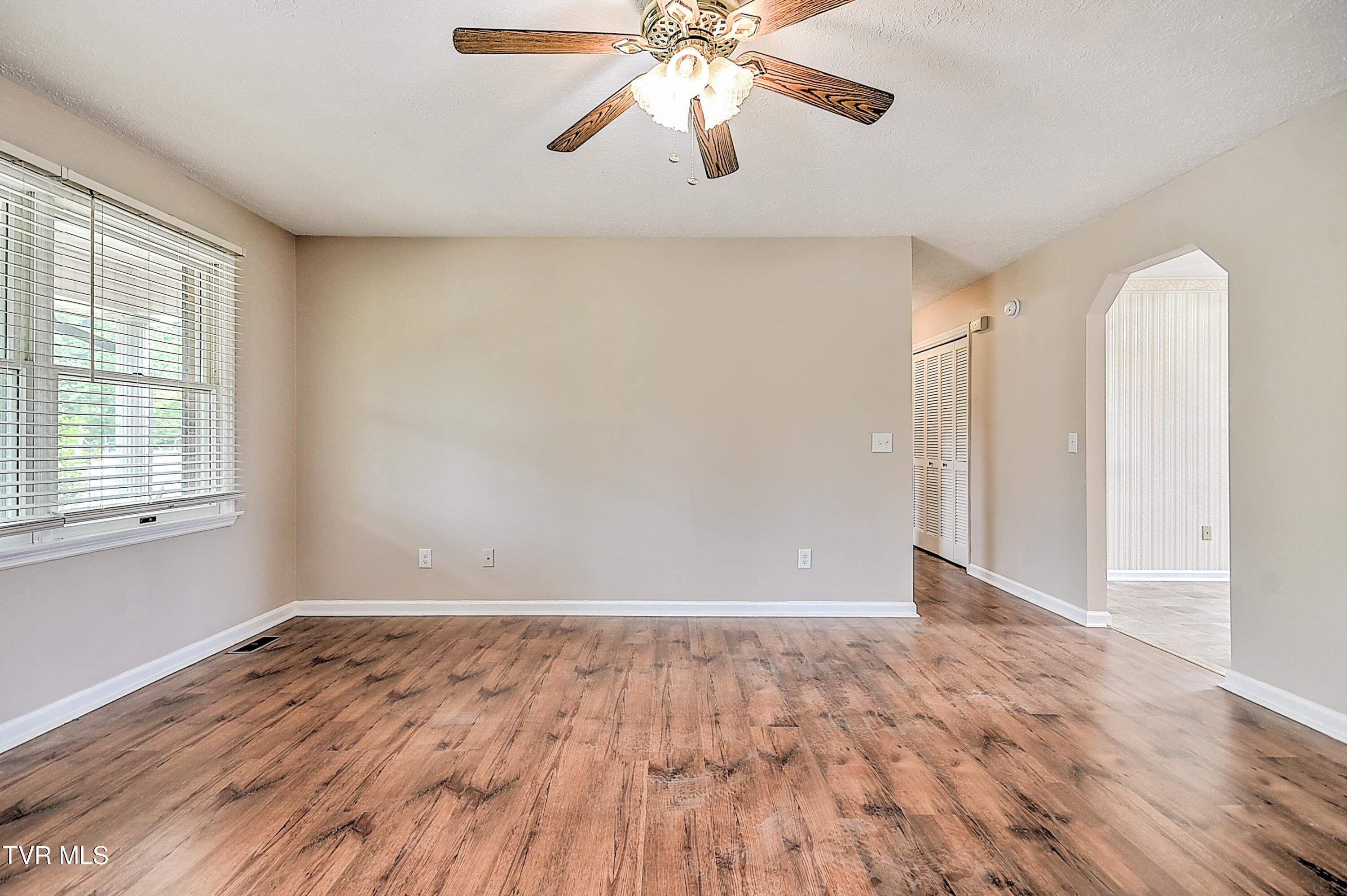 5524  A Carters Valley Road, Mount Carmel, Tennessee image 5