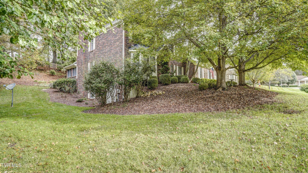 Photo of 333 Roscommon Drive, Bristol, TN 37620 (MLS # 10002002)