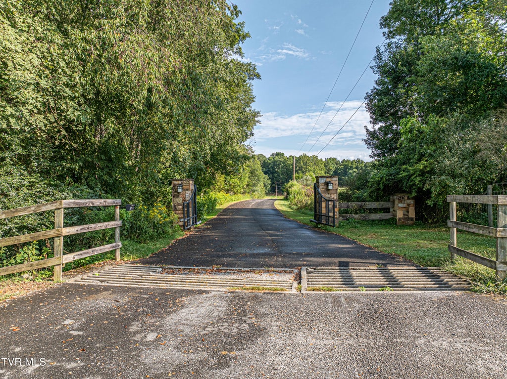Photo of Tbd Lake Crest Drive, Abingdon, VA 24211 (MLS # 10002036)