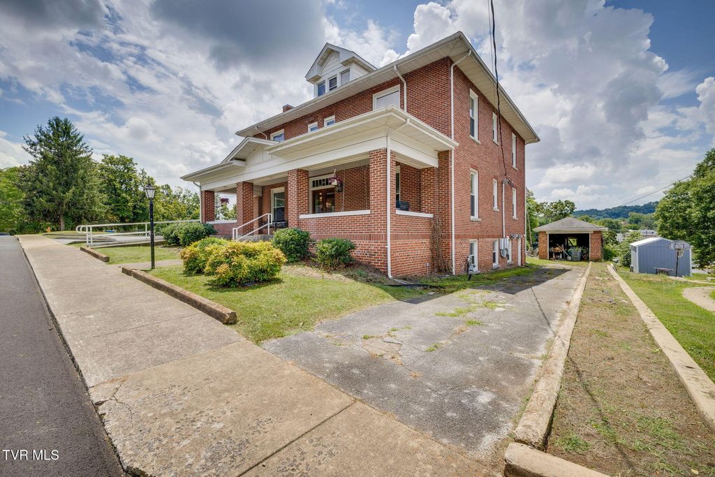 Photo of 522 Alabama Street, Bristol, TN 37620 (MLS # 9983079)
