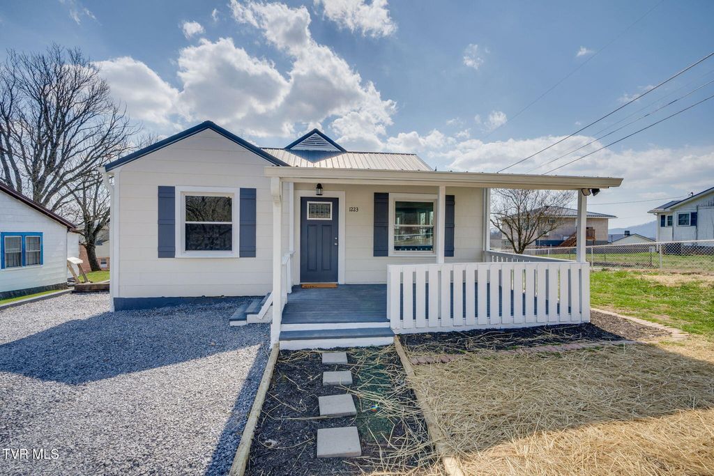 Photo of 1223 Wayne Street, Kingsport, TN 37660 (MLS # 9991993)