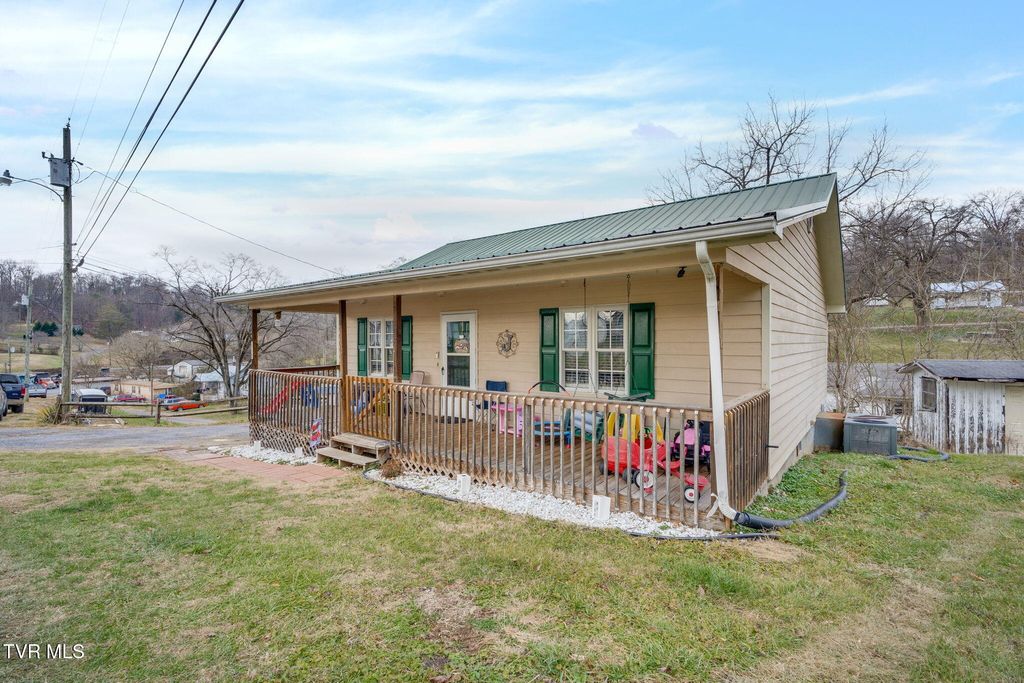 Photo of 119 Henard Town Road, Rogersville, TN 37857 (MLS # 9989544)