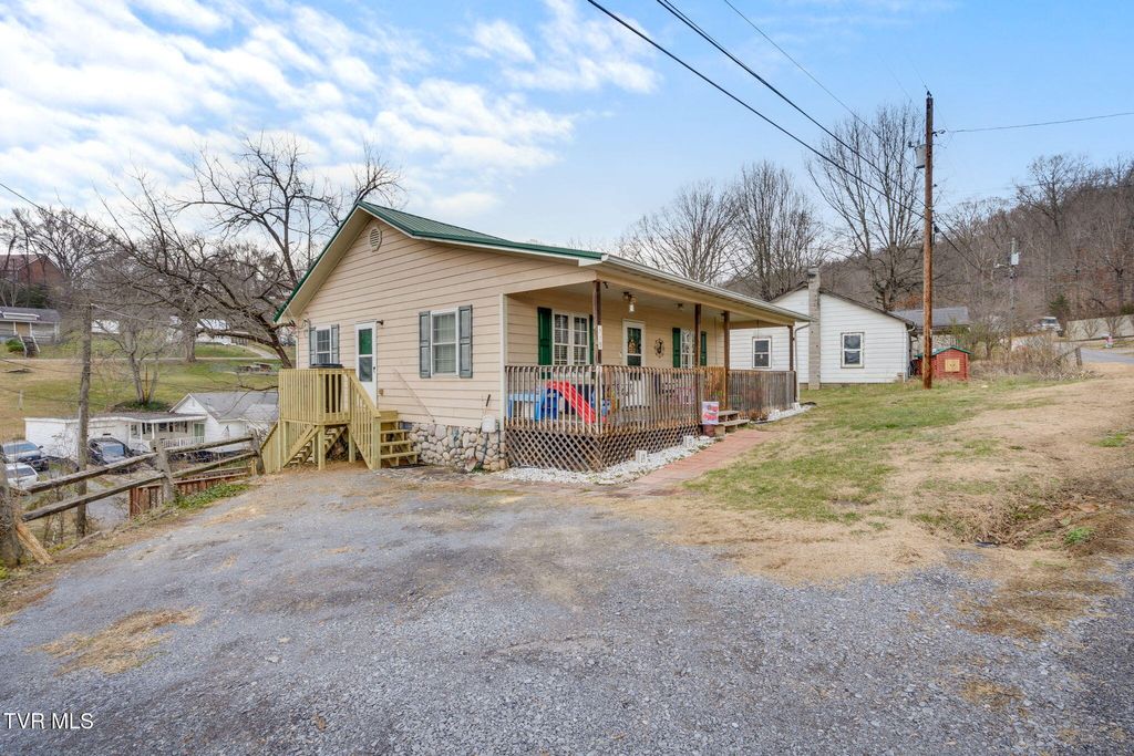 Photo of 119 Henard Town Road, Rogersville, TN 37857 (MLS # 9989544)