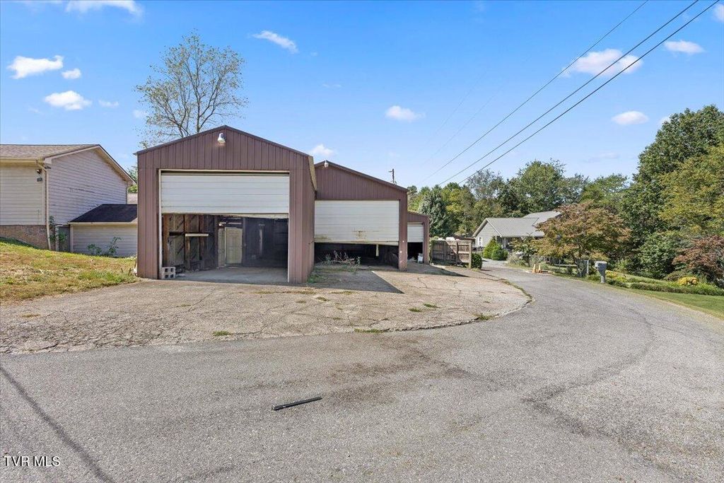 Photo of 120 Presnell Drive, Johnson City, TN 37604 (MLS # 9985641)