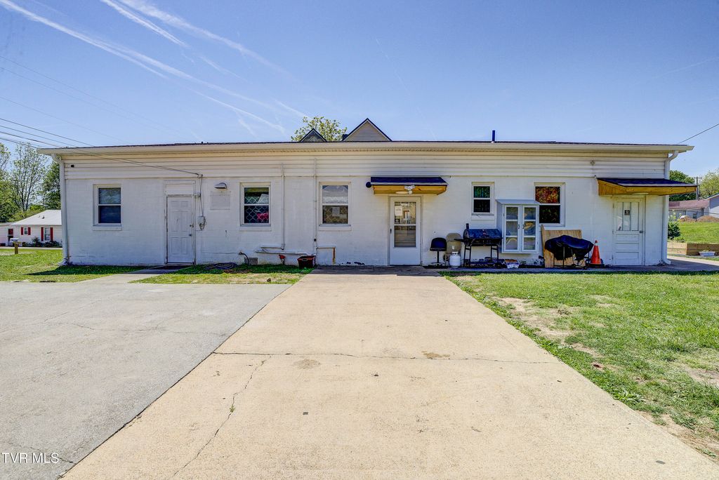 Photo of 300 Chilhowie Avenue, Johnson City, TN 37604 (MLS # 9994389)
