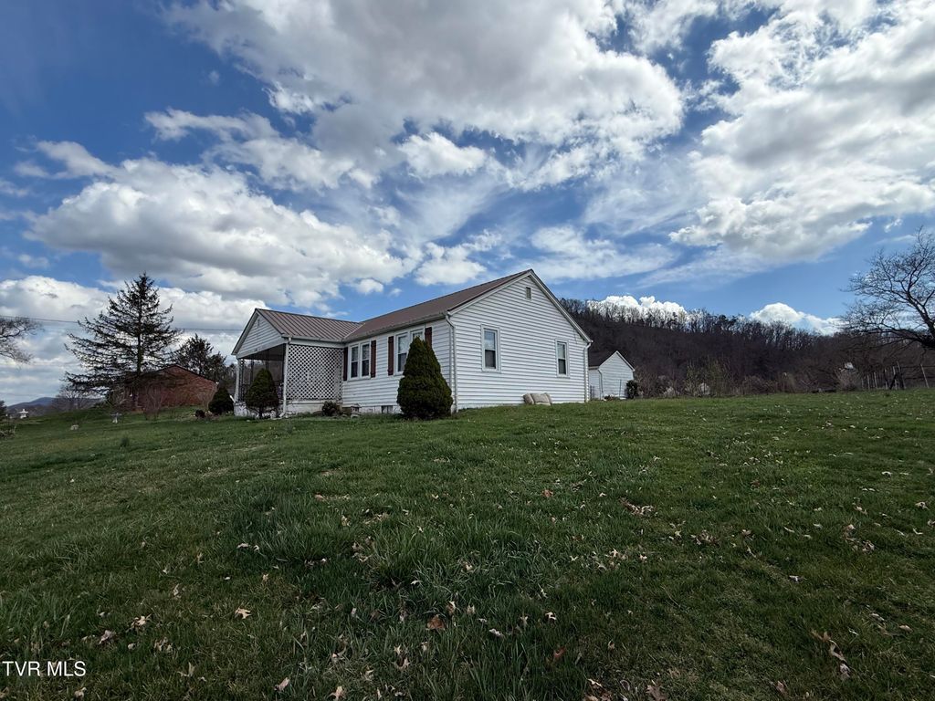 Photo of 274 Old Stage Trail, Bristol, TN 37620 (MLS # 9992605)