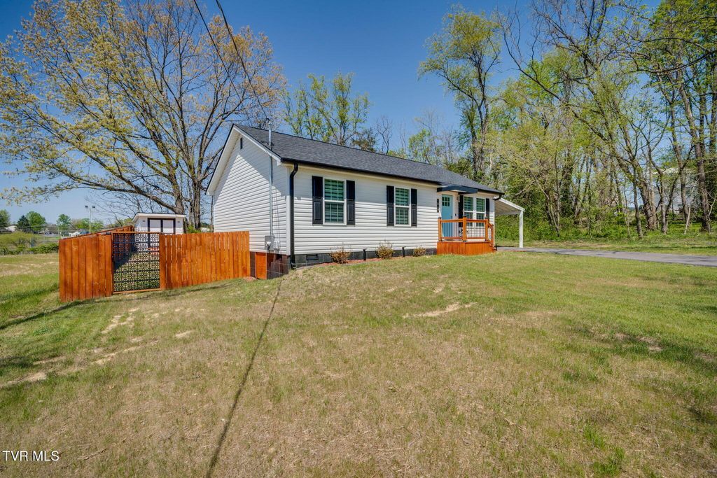 Photo of 1817 Ridgemont Drive, Greeneville, TN 37745 (MLS # 9993714)