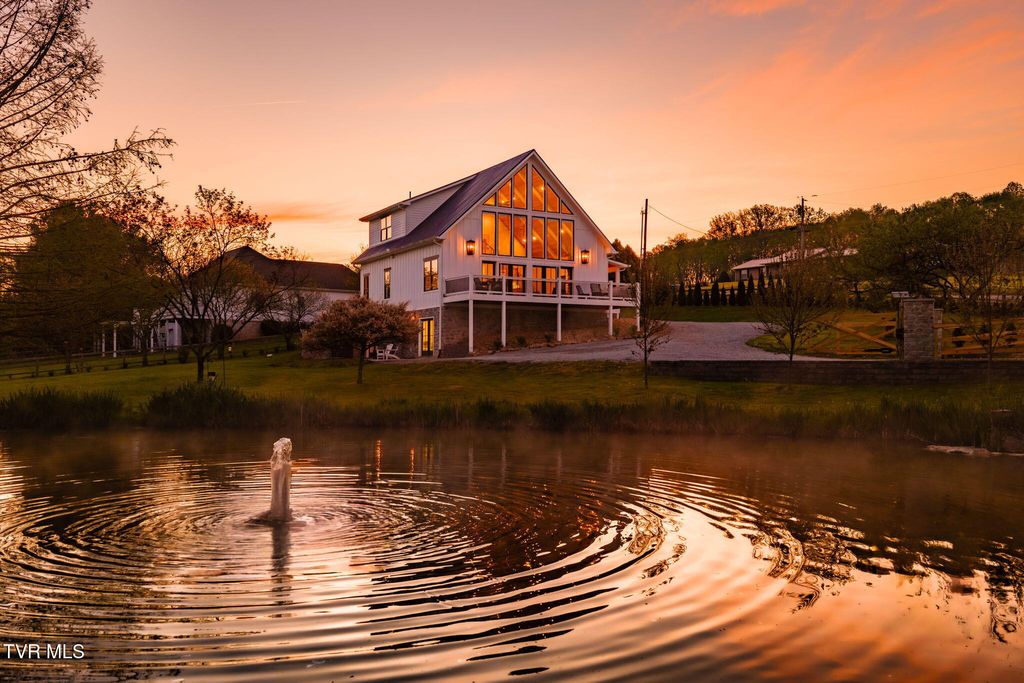 Photo of 212 County Farm Road, Jonesborough, TN 37659 (MLS # 9993926)