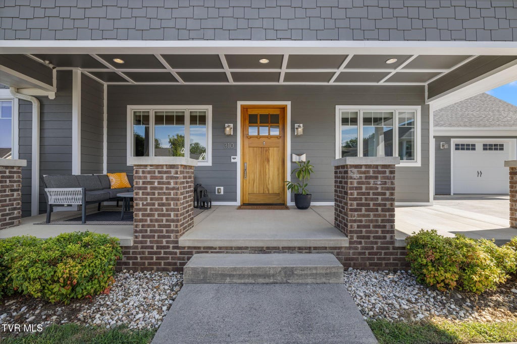 Photo of 310 Princeton Gardens Drive, Johnson City, TN 37601 (MLS # 10000105)
