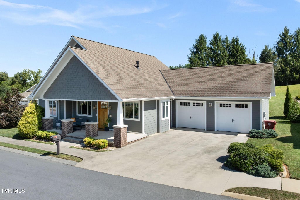 Photo of 310 Princeton Gardens Drive, Johnson City, TN 37601 (MLS # 10000105)