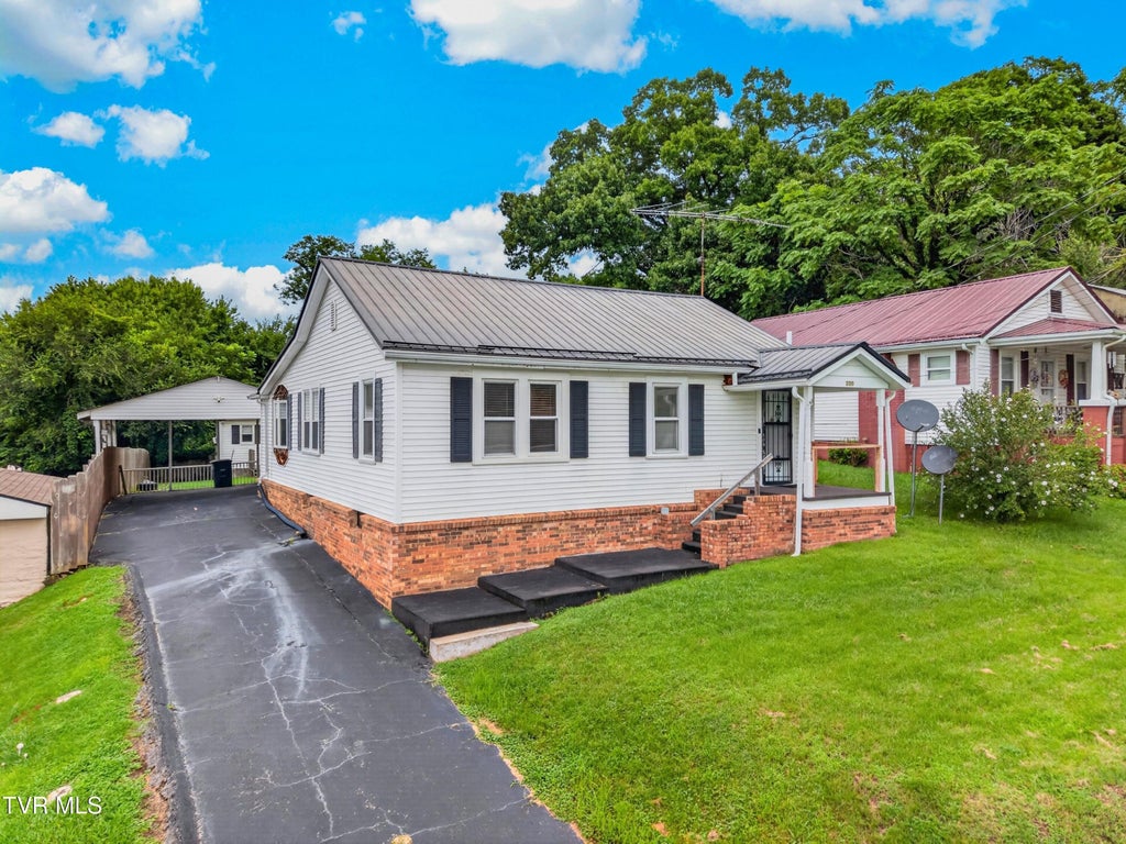 Photo of 229 Aesque Street, Kingsport, TN 37665 (MLS # 9998758)
