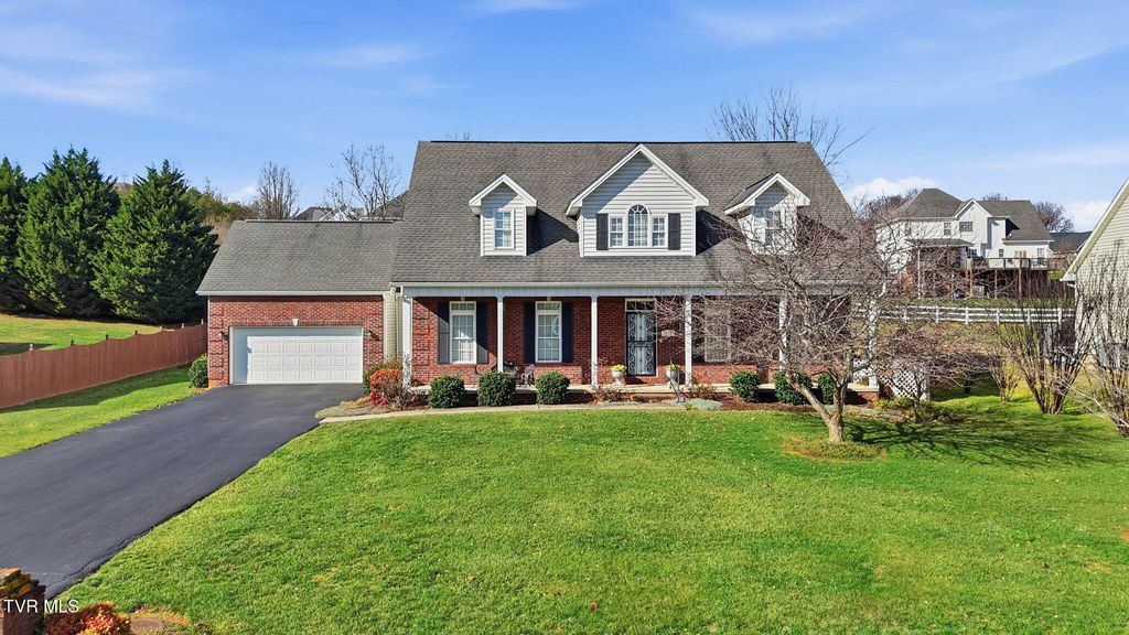 Photo of 1218 Glen Abbey Way, Johnson City, TN 37615 (MLS # 9990071)