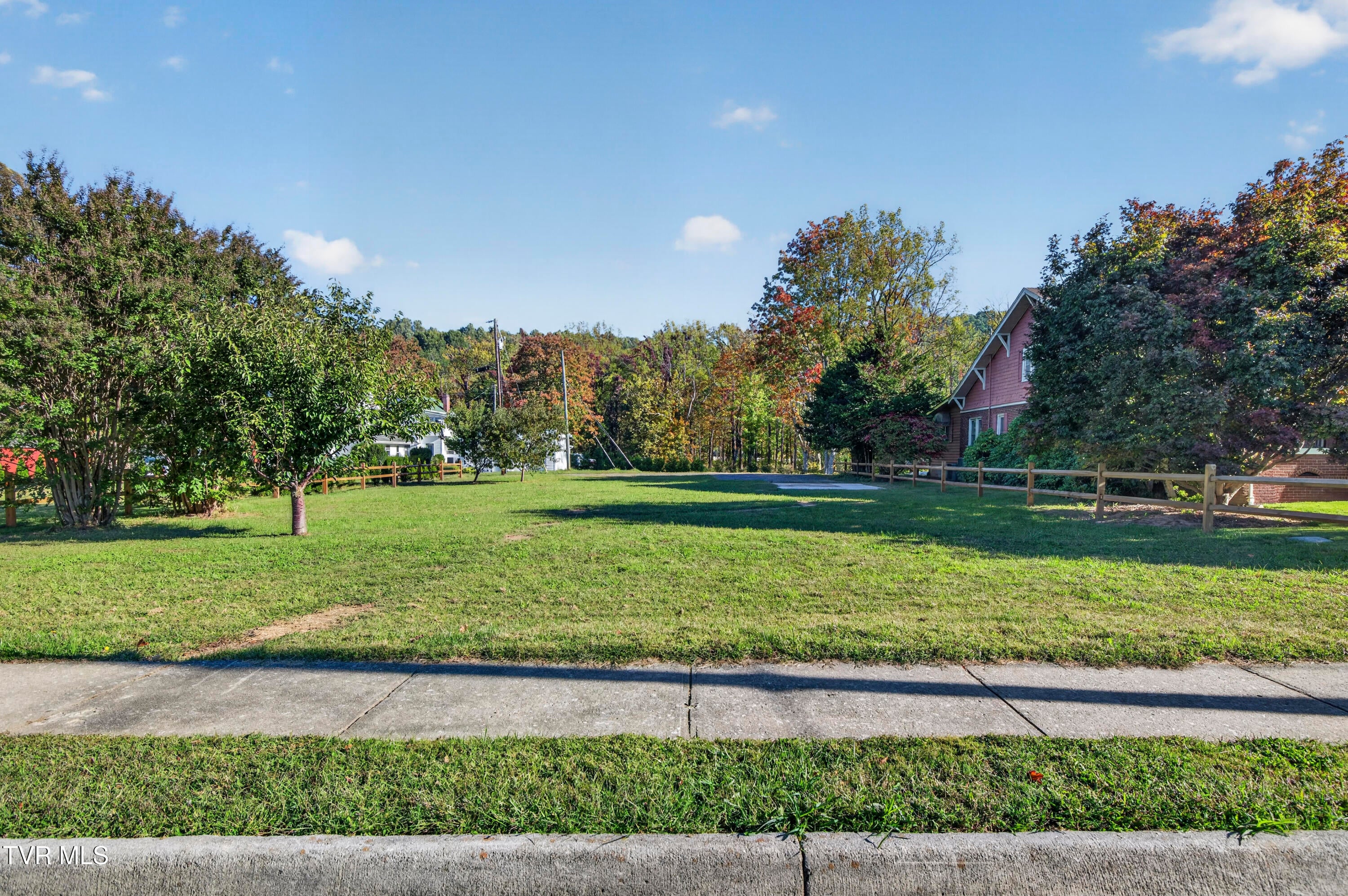 215 East Laurel Avenue
