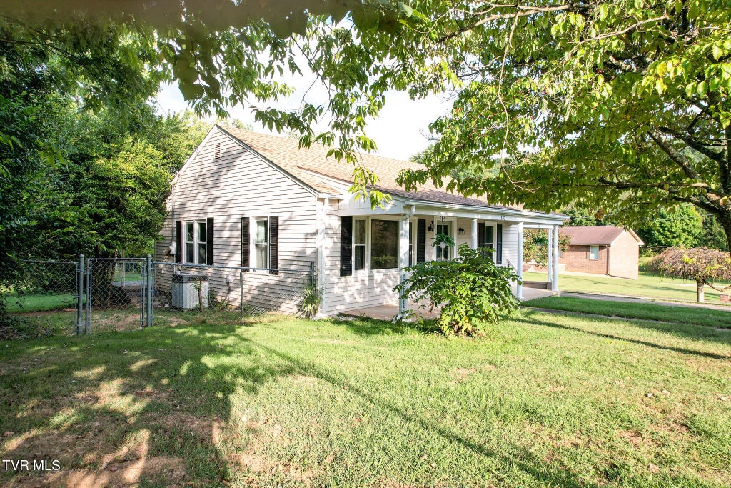 Photo of 133 Hopeville Avenue, Greeneville, TN 37745 (MLS # 10001242)