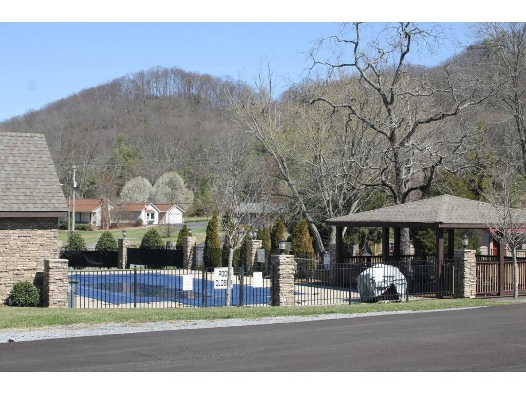 Photo of 2580 Bridgeforth Crossing, Kingsport, TN 37664 (MLS # 9982372)