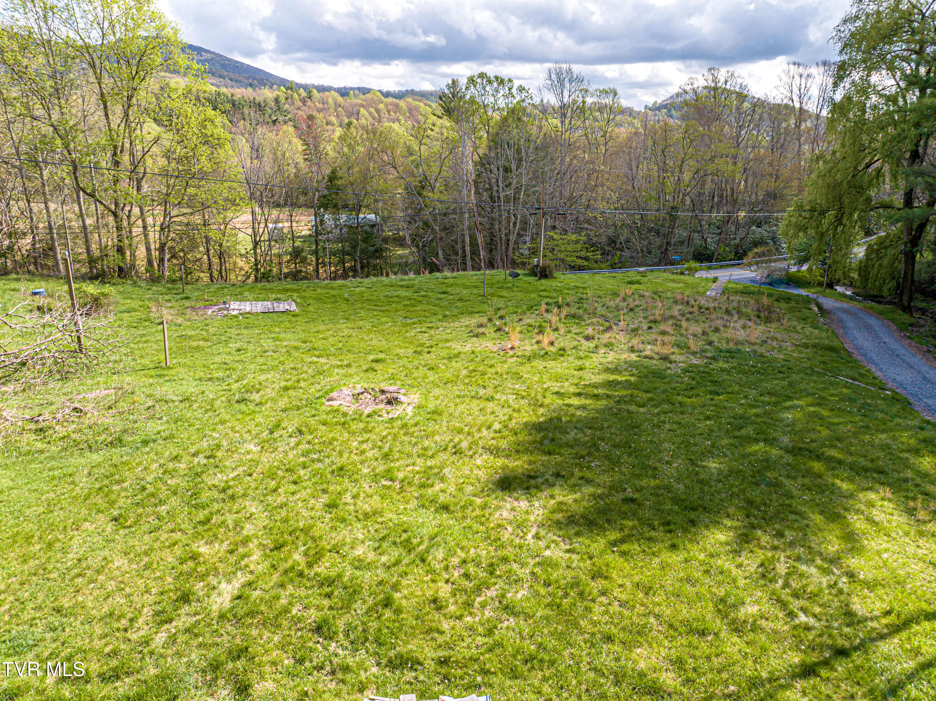513 Beadwood Lane, Damascus, Virginia image 4