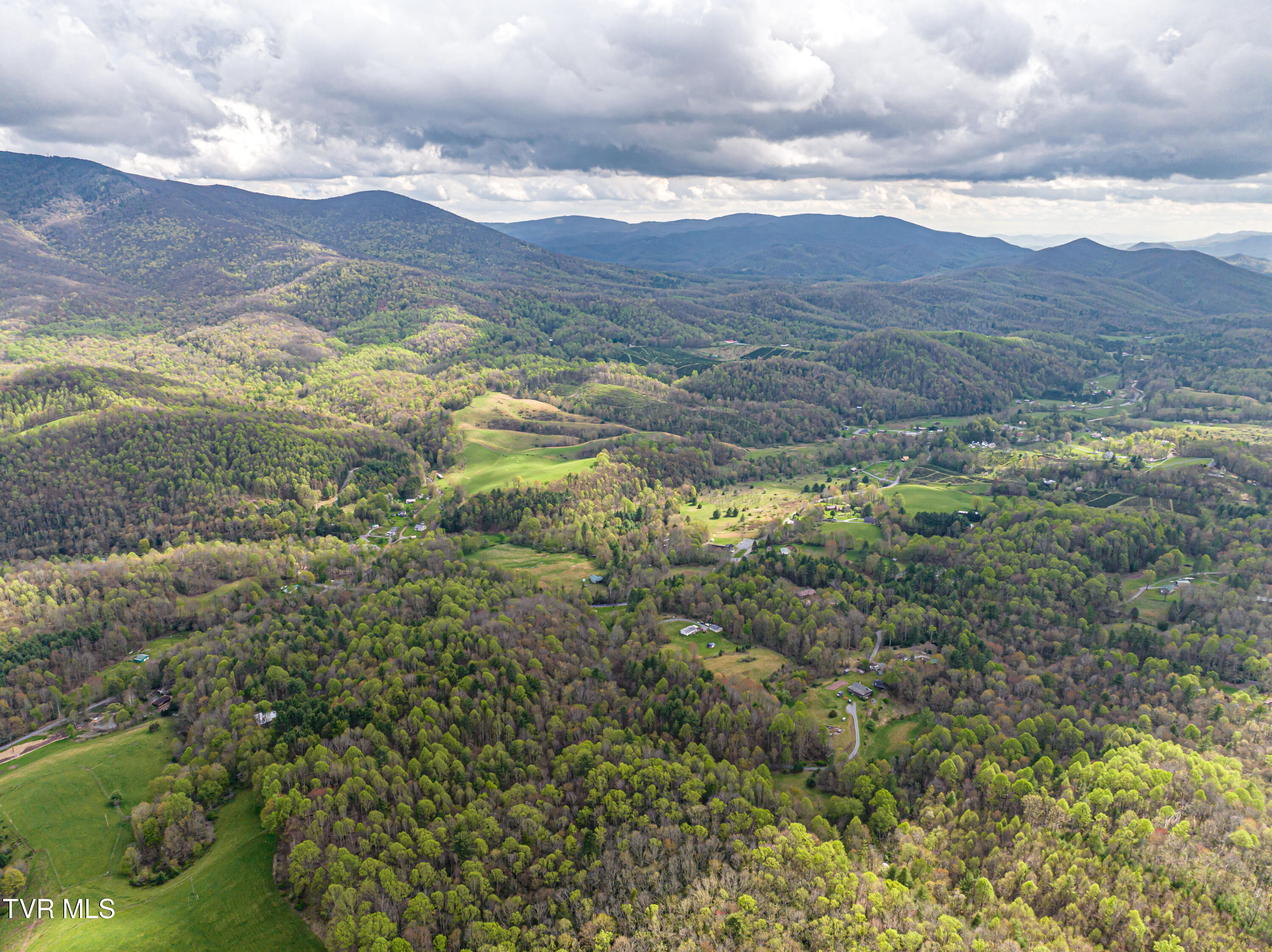513 Beadwood Lane, Damascus, Virginia image 34