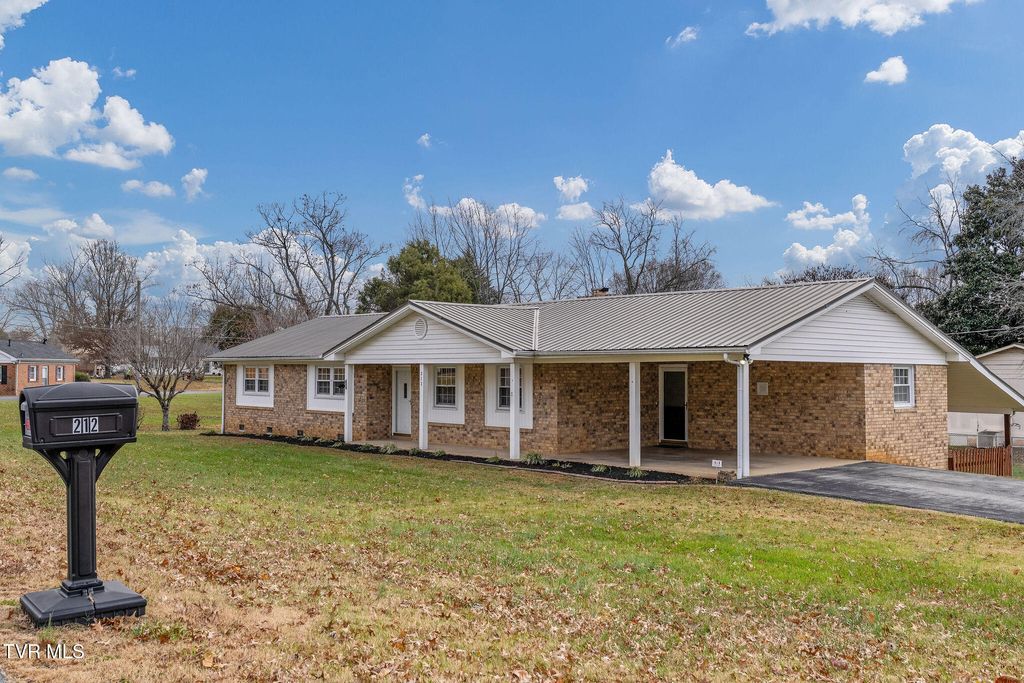 Photo of 212 Mayflower Road, Johnson City, TN 37601 (MLS # 9988594)