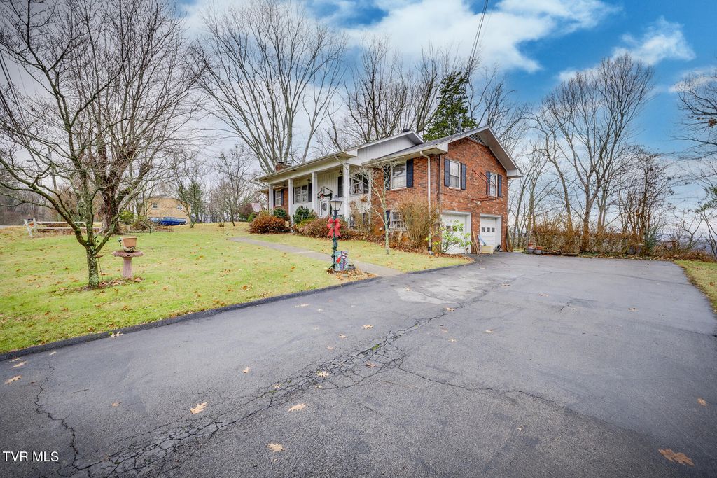 Photo of 812 Beechwood Drive, Kingsport, TN 37663 (MLS # 9974543)
