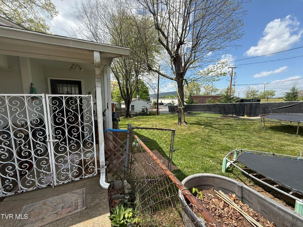 Photo of 709 Oakdale Road, Kingsport, TN 37664 (MLS # 9994050)