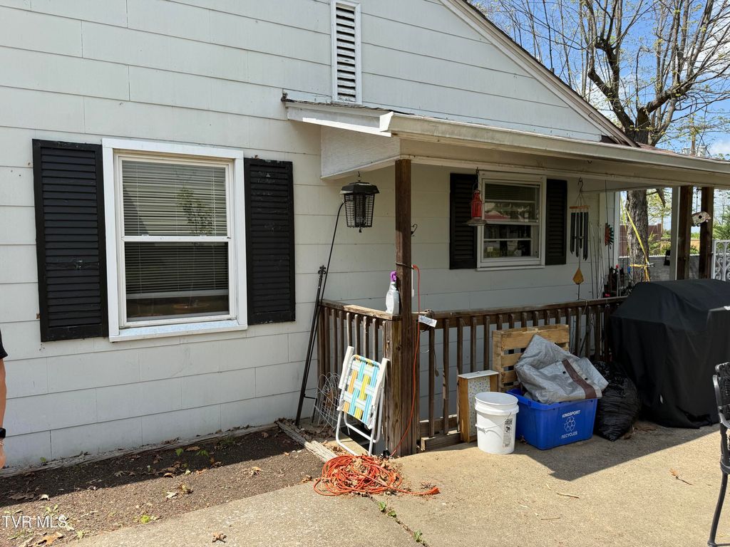 Photo of 709 Oakdale Road, Kingsport, TN 37664 (MLS # 9994050)