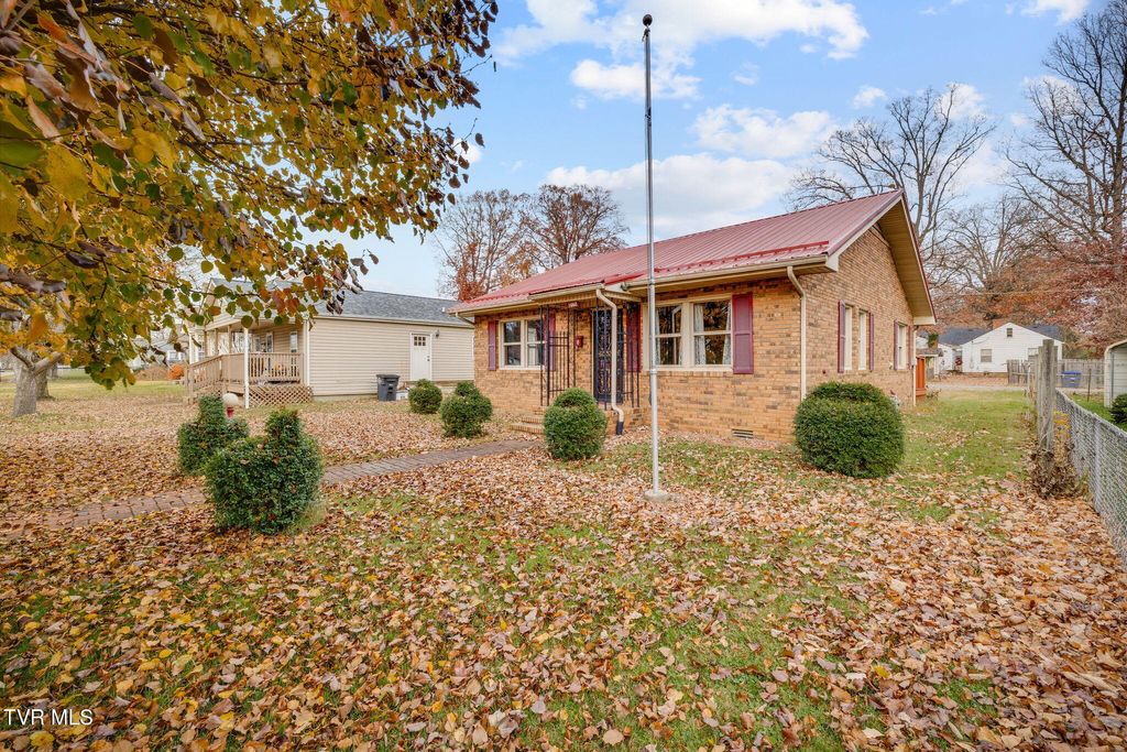 Photo of 1660 Redwood Drive, Kingsport, TN 37664 (MLS # 9988727)