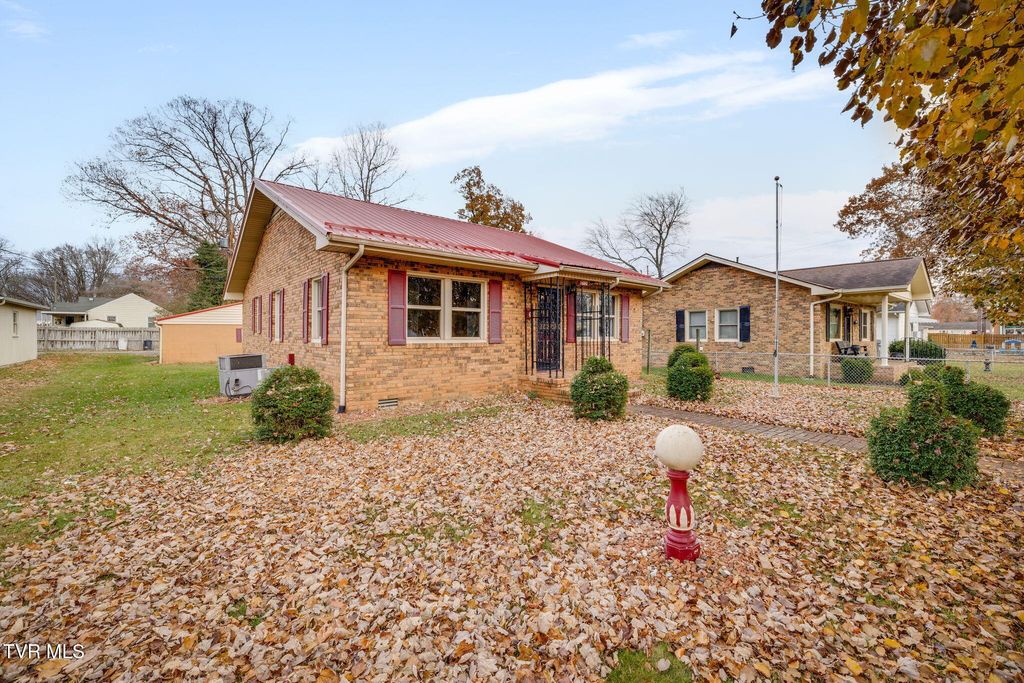 Photo of 1660 Redwood Drive, Kingsport, TN 37664 (MLS # 9988727)