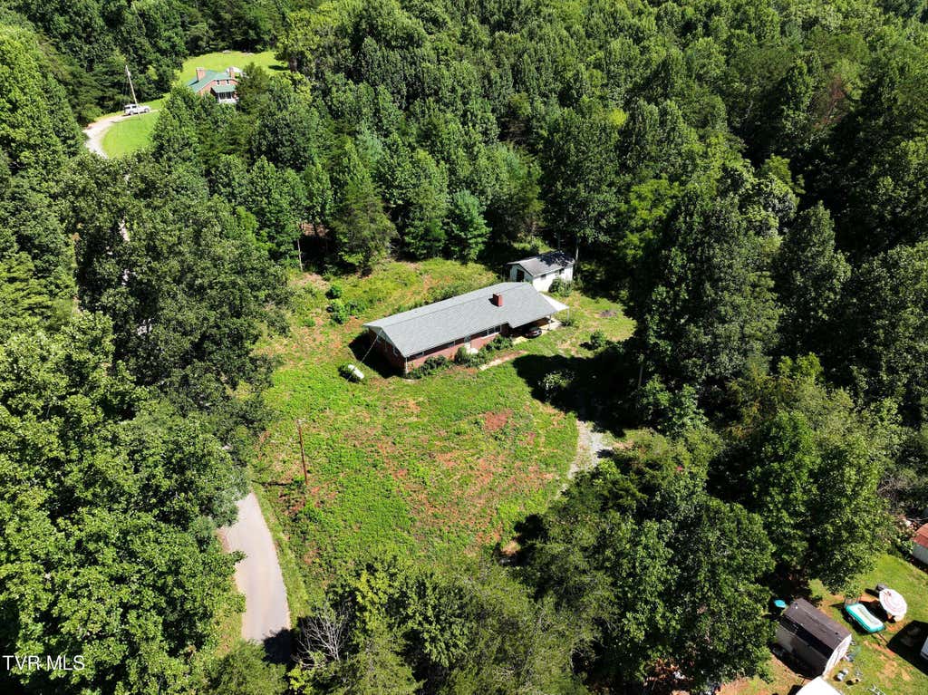 Photo of 128 Dan Berry Hill Road, Elizabethton, TN 37643 (MLS # 9999343)