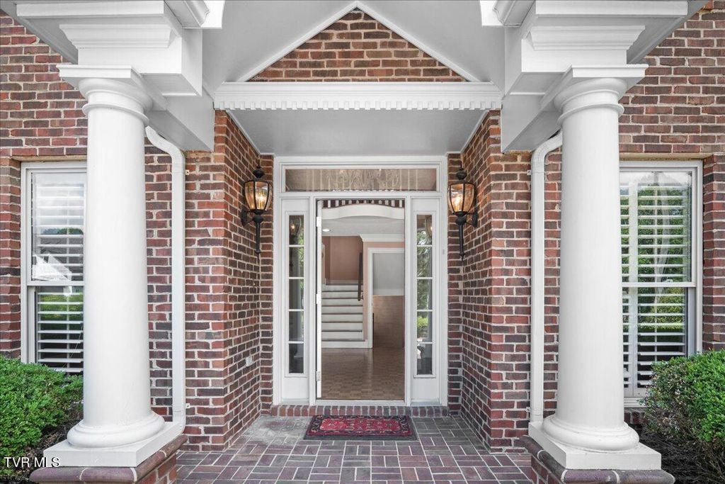 Photo of 121 Queensgate, Bristol, TN 37620 (MLS # 9991836)