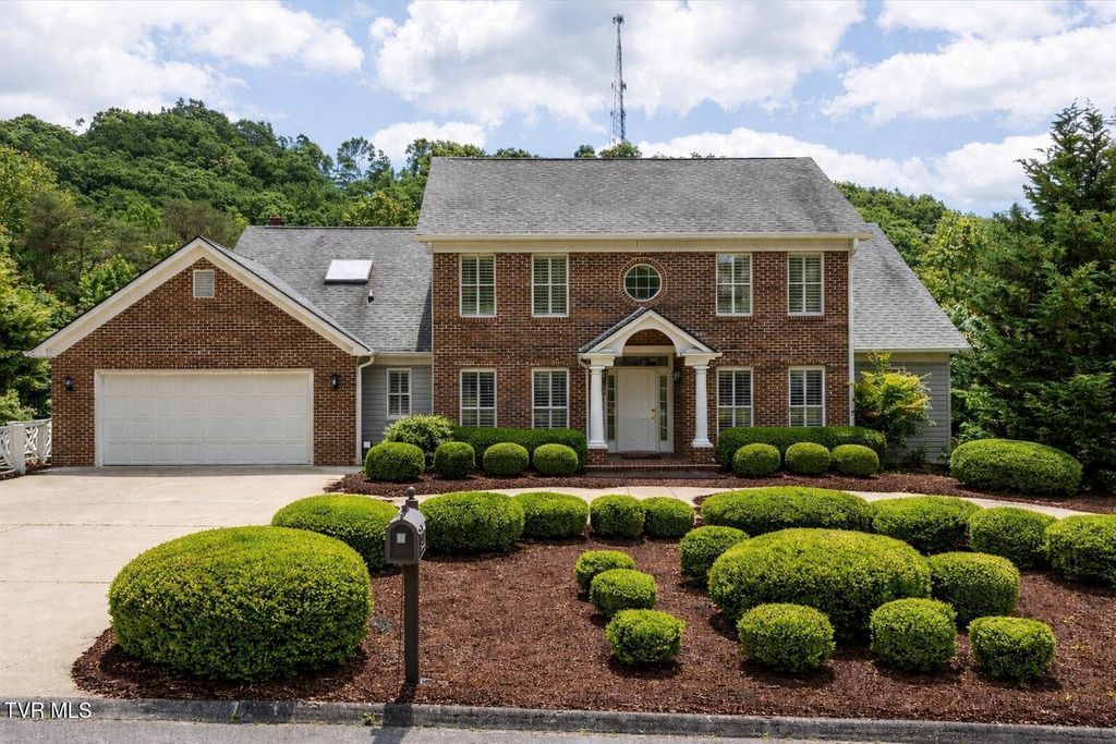 Photo of 121 Queensgate, Bristol, TN 37620 (MLS # 9991836)