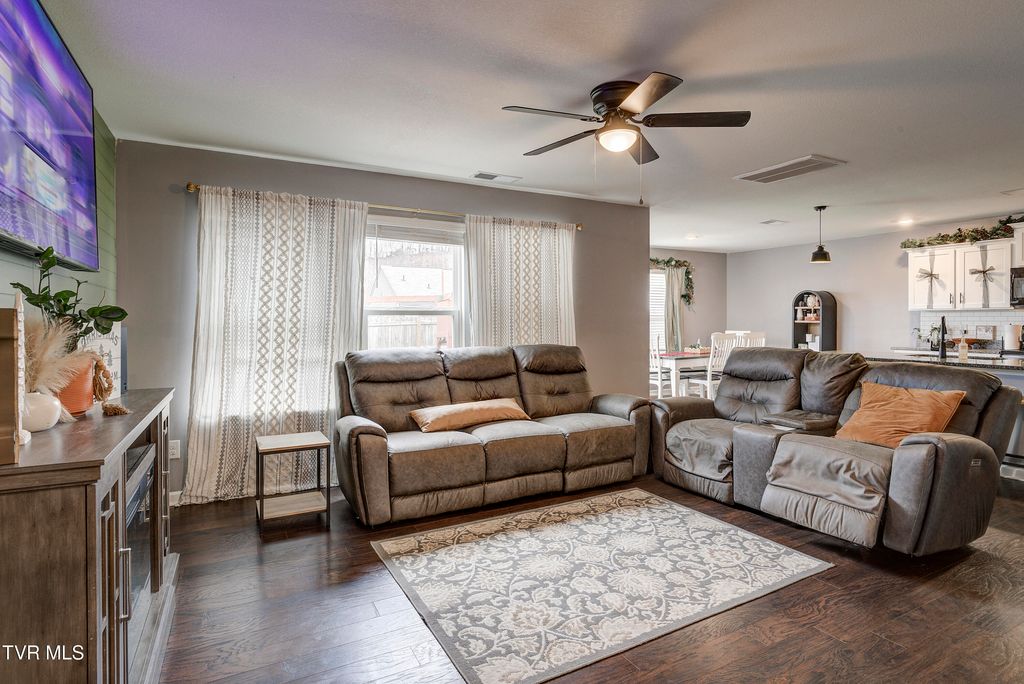 Photo of 567 Cox Hollow Road, Kingsport, TN 37663 (MLS # 9988632)