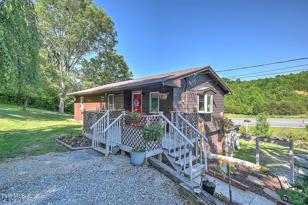 Photo of 329 Westfield Drive, Kingsport, TN 37664 (MLS # 9995338)