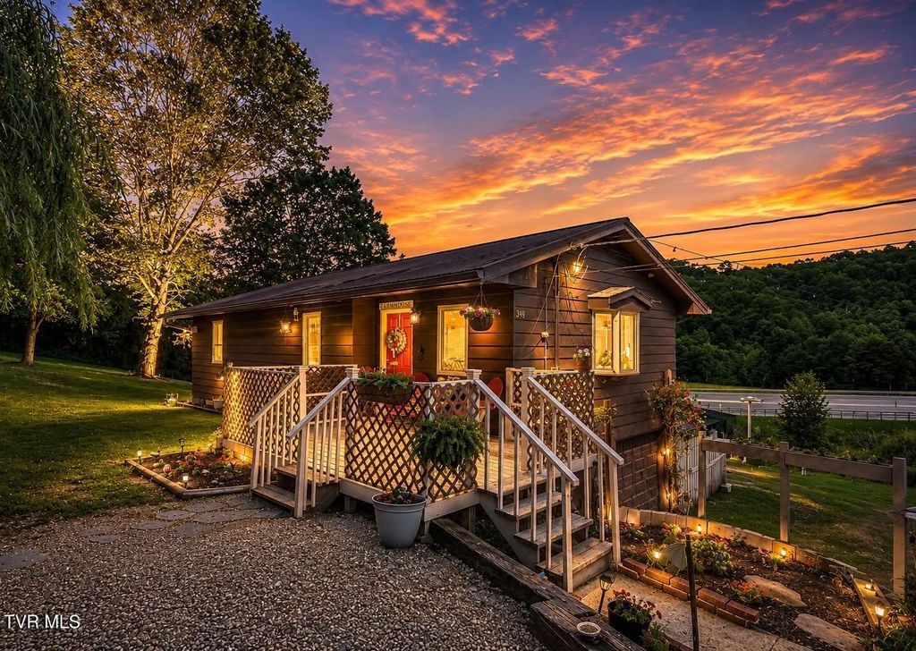 Photo of 329 Westfield Drive, Kingsport, TN 37664 (MLS # 9995338)