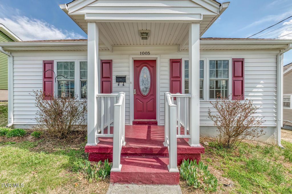 Photo of 1005 Tennessee Avenue, Bristol, TN 37620 (MLS # 9992126)