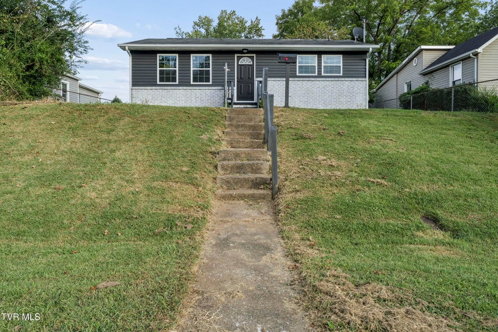 Photo of 1714 Fairview Avenue, Johnson City, TN 37601 (MLS # 10000647)
